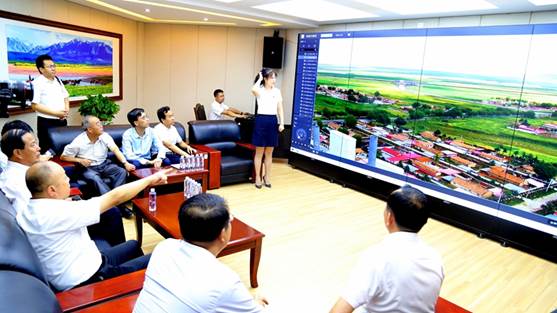 7.在张掖公路局应急调度副指挥中心观摩。(刘斌 摄).jpg